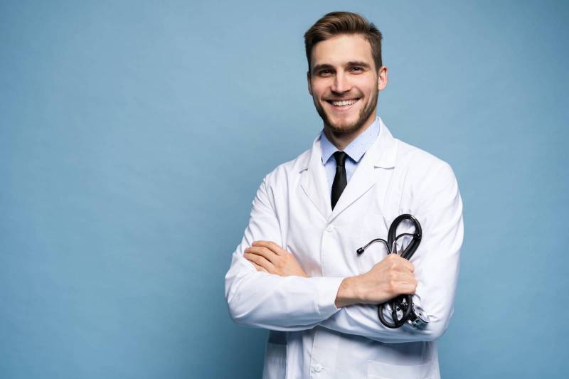 La prévoyance pour le médecin généraliste à Nice : Comment vous doter d’une prévoyance solide, efficace à moindre coût