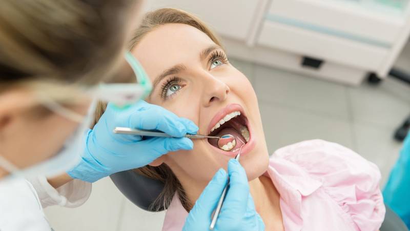 Couvrir les frais fixes de votre cabinet dentaire à Antibes